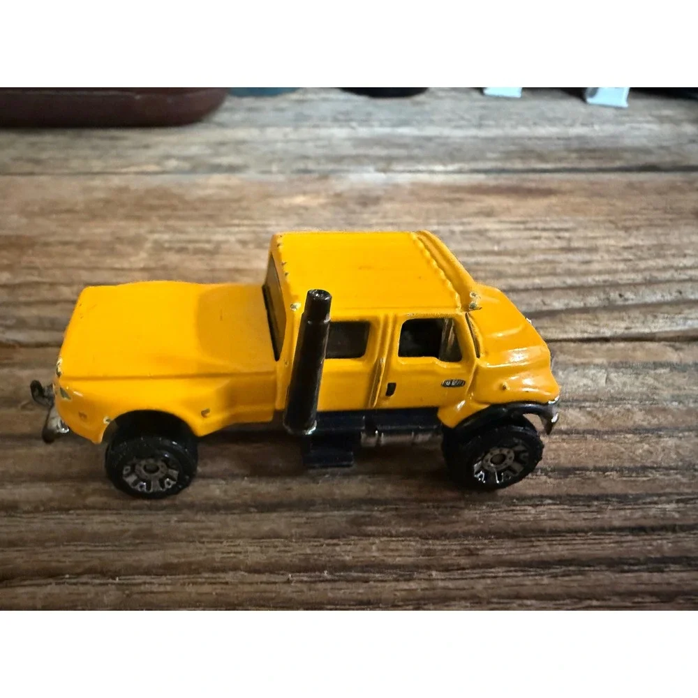Y2K 2005 Matchbox International CXT Pickup Truck Yellow Diecast Toy Vehicle